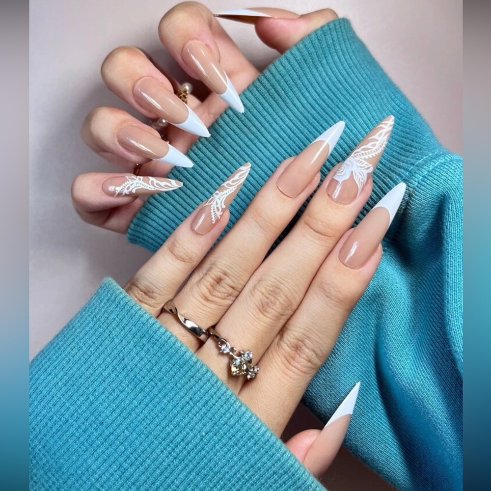 Stiletto Shaped Press on nails